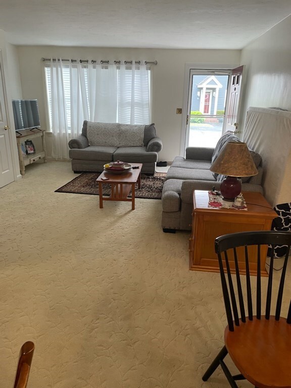 27 Hobart Ln, Rockland, MA 02370 - photo 3