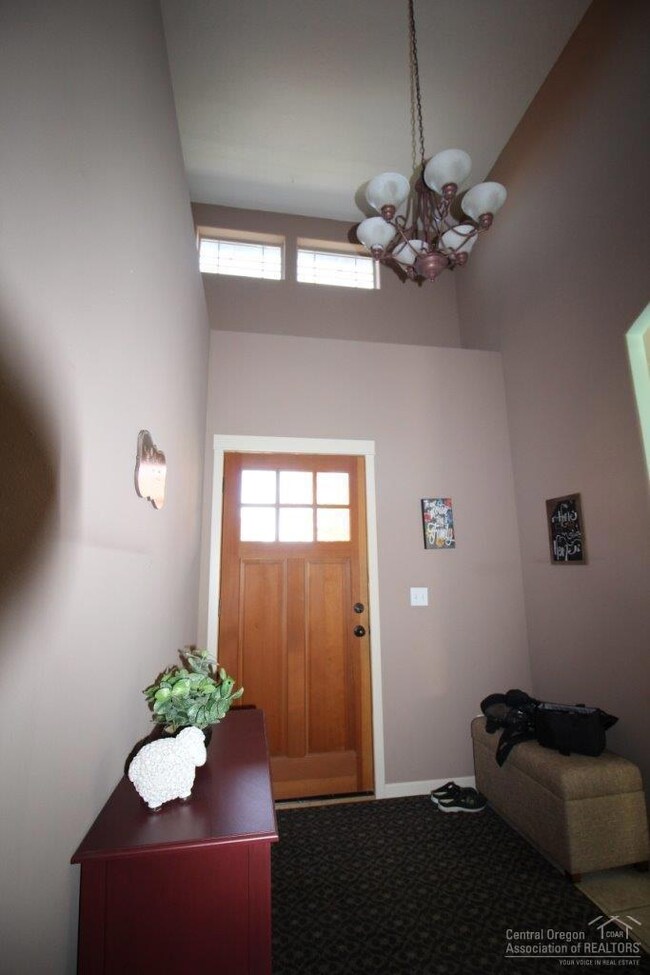 1642 NW Jackpine Ave, Redmond, OR 97756 - photo 2