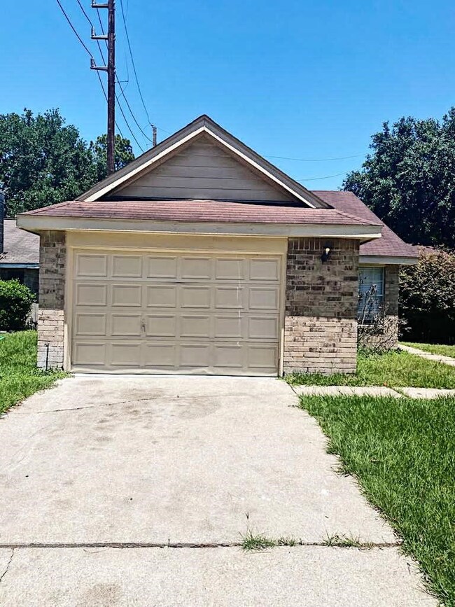 8658 Pine Falls Dr, Houston, TX 77095 - photo 2