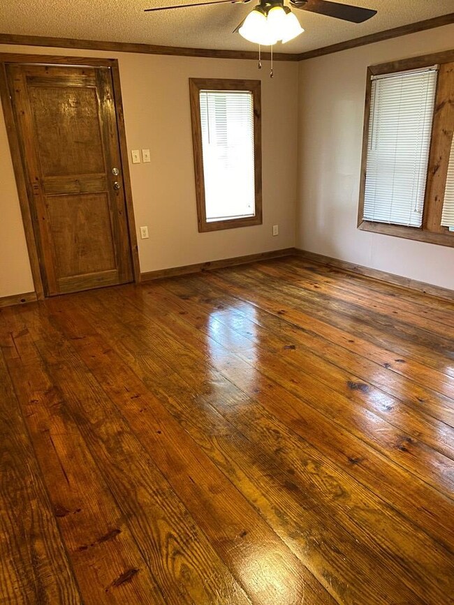 211 Gordon St W, Douglas, GA 31533 - photo 4