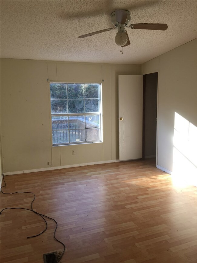 17 Franklin Dr, Crawfordville, FL 32327 - photo 6