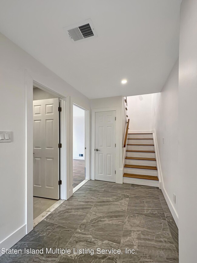 (3) HALLWAY
