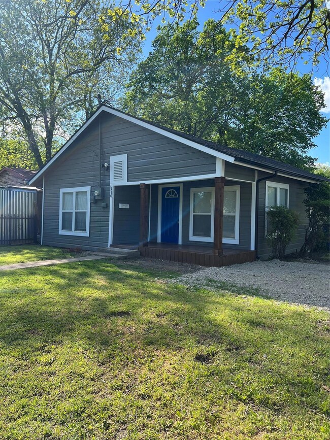 110 E Freeman St, Ennis, TX 75119 - photo 2