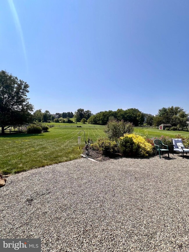 704 Farmingdale Dr, Douglassville, PA 19518 - photo 5