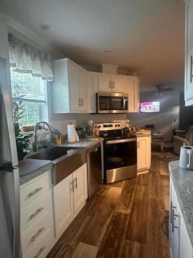 65 Leavitt Rd unit 10, Pittsfield, NH 03263 - photo 4