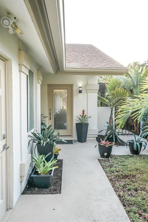 126 Seashore Dr, Jupiter, FL 33477 - photo 3