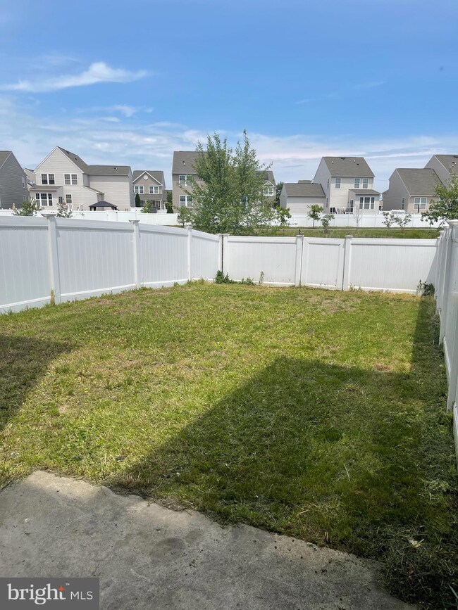 8457 Stansbury Lake Dr, Baltimore, MD 21222 - photo 7