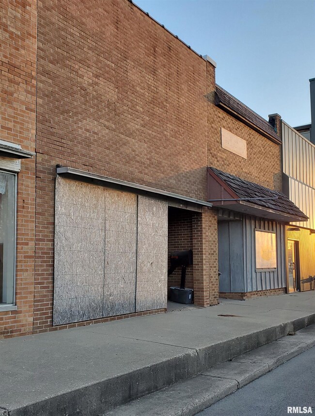 112 N Chicago St, Lincoln, IL 62656 - photo 2