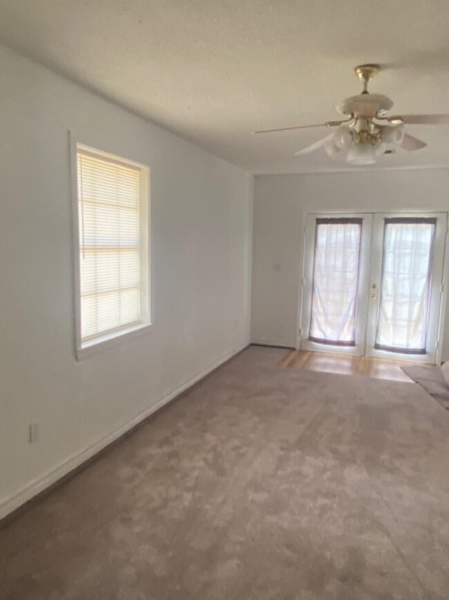 921 Arizona Ave, Wake Village, TX 75501 - photo 2