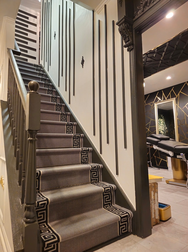 207 Ridgefield Ave, Waterbury, CT 06705 - photo 3