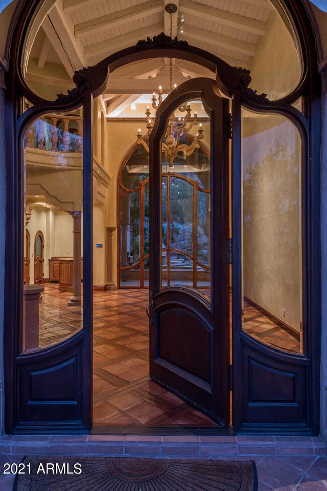 06 Entry into foyer