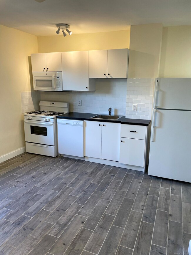 39 Elm St unit 41, Shelton, CT 06484 - photo 2