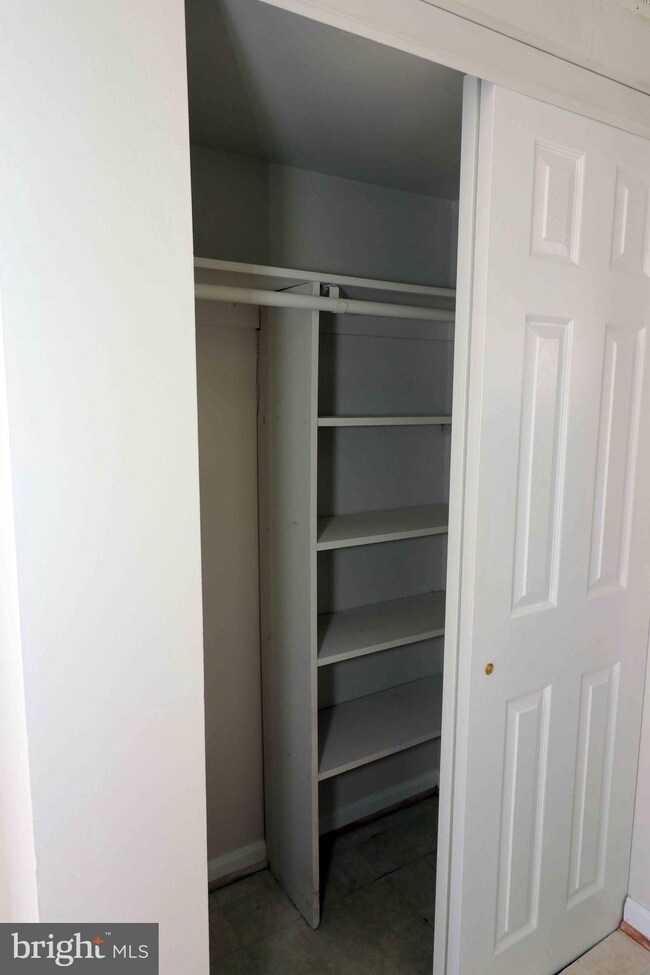 15585 Traverser Ct, Woodbridge, VA 22193 - photo 3