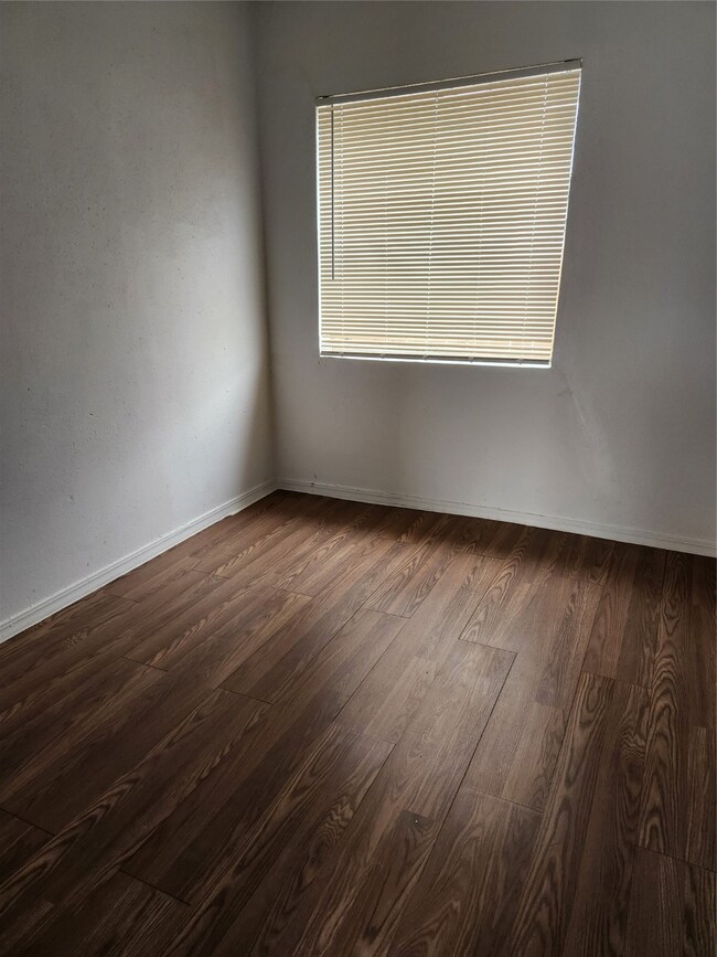 1016 Miles St unit 4, Rosenberg, TX 77471 - photo 3