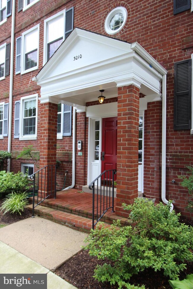 3010 S Columbus St unit C1, Arlington, VA 22206 - photo 2