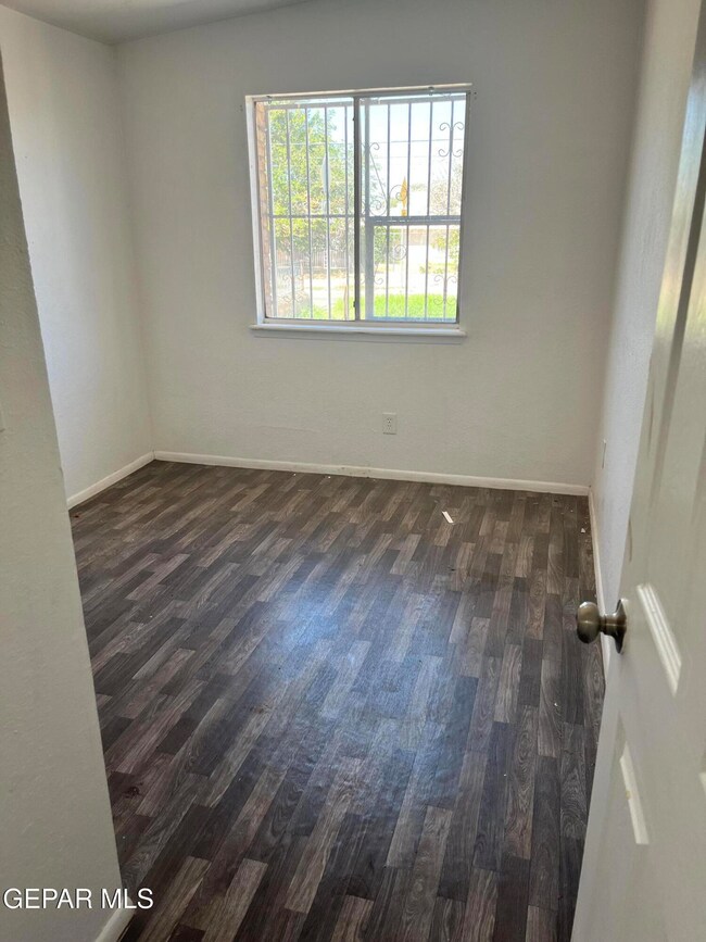 374 Lomaland Dr, El Paso, TX 79907 - photo 3