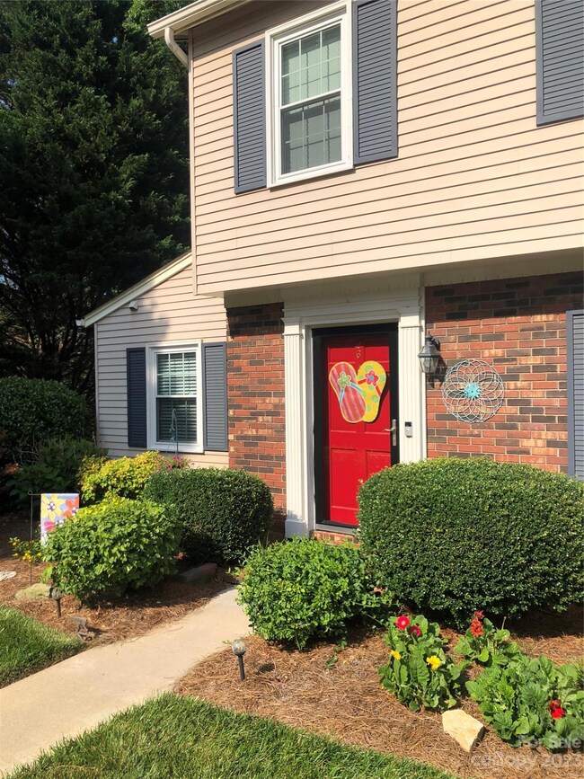 2705 N Center St unit 26, Hickory, NC 28601 - photo 2