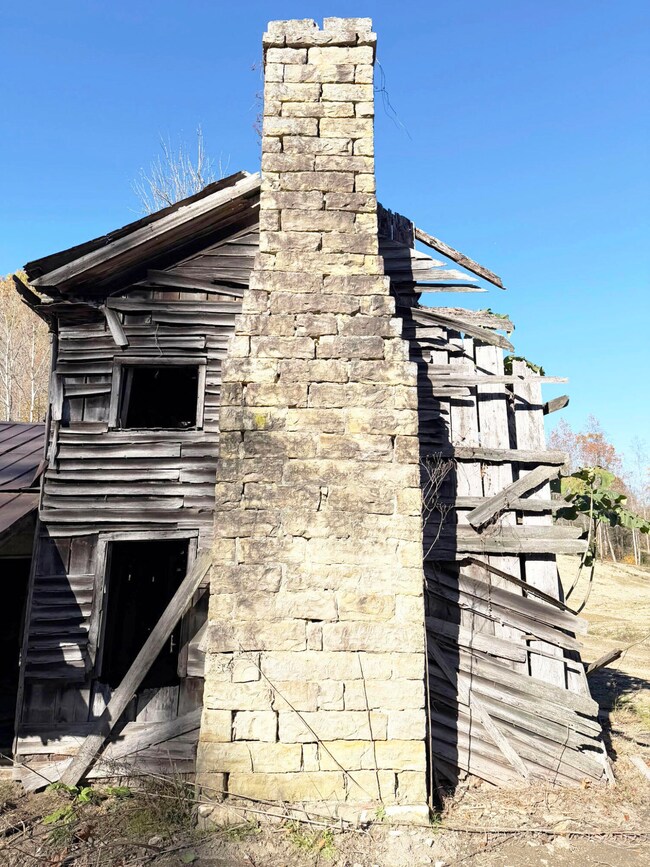 9997 Little Doe Creek Rd, Irvine, KY 40336 - photo 5