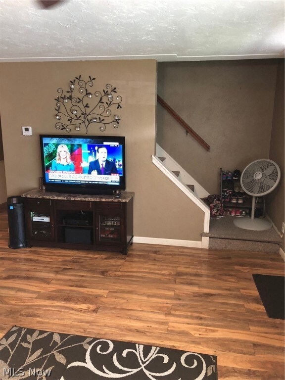 4875 Oster Rd, Sheffield Village, OH 44054 - photo 3