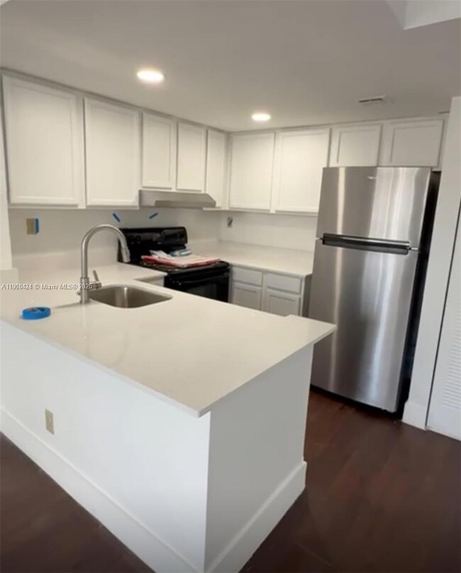 714 Executive Center Dr unit 25, West Palm Beach, FL 33401 - photo 2