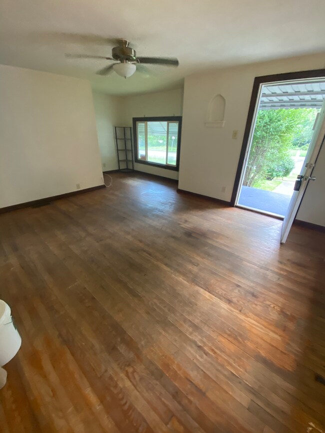 1326 W 14th St, Anderson, IN 46016 - photo 6