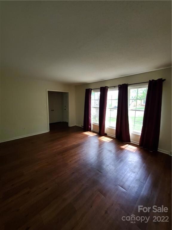 630 Colonial Dr, Statesville, NC 28625 - photo 3