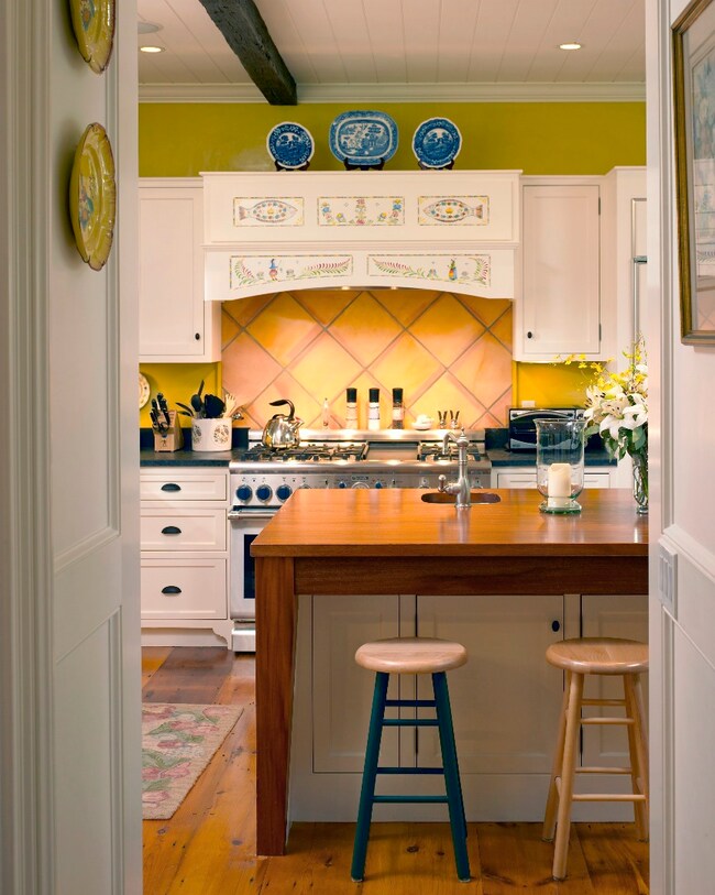 Front Hallway into Kitchen