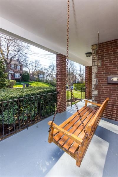 Lovely front porch for relaxing!
