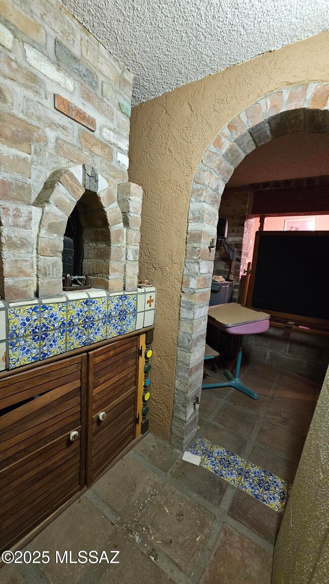 2401 E Mitchell St, Tucson, AZ 85719 - photo 7