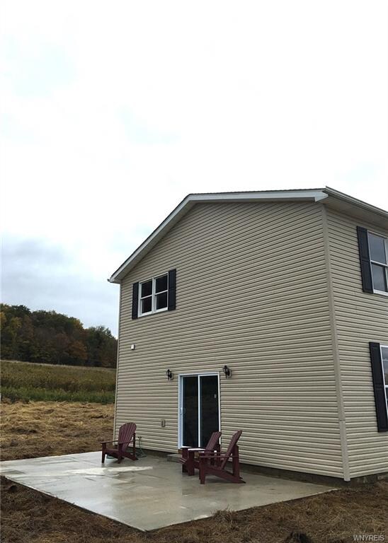 House has new vinyl siding, a new 15x30 concrete p