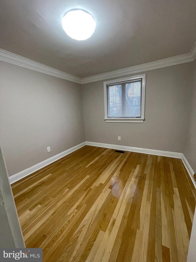 420 Sutherland Rd unit FIRST FLOOR, Ewing, NJ 08618 - photo 7