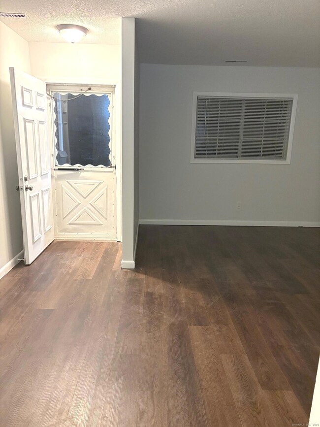 9 Patricia Rd unit E, Bridgeport, CT 06606 - photo 2