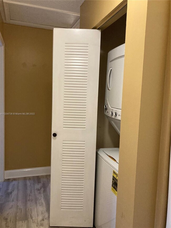 1051 Summit Place Cir unit D, West Palm Beach, FL 33415 - photo 4