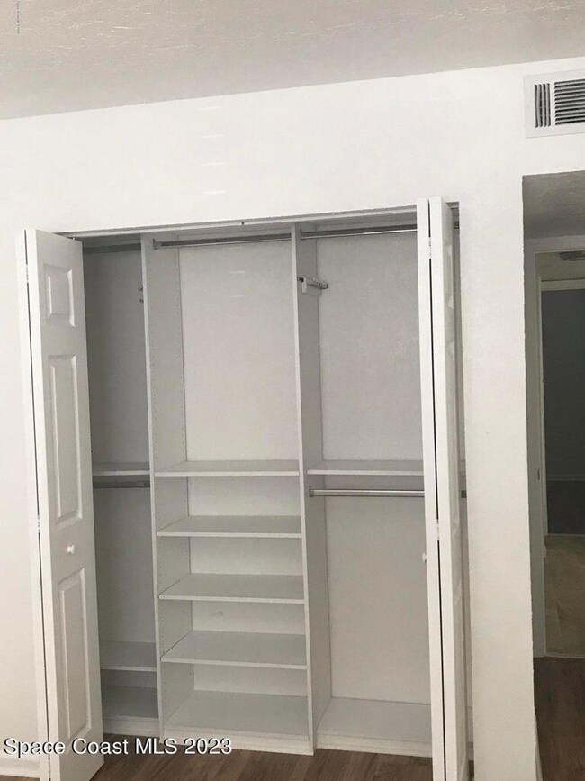 Closet system
