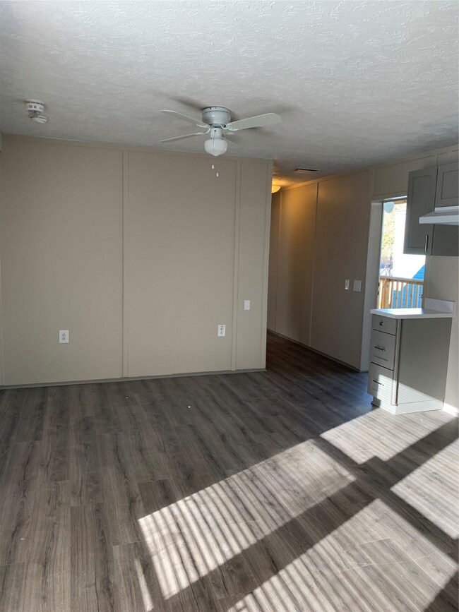 3621 County Road 161 unit D, Alvin, TX 77511 - photo 6