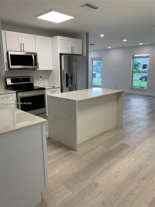 227 SE 7th St unit House, Dania, FL 33004 - photo 3