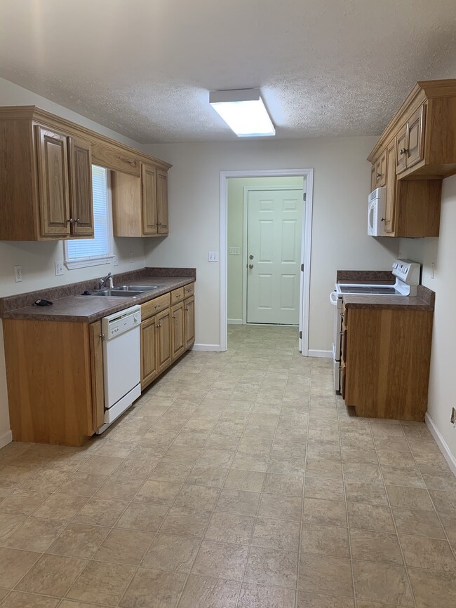 269 Forrestwood Dr, Manchester, TN 37355 - photo 6