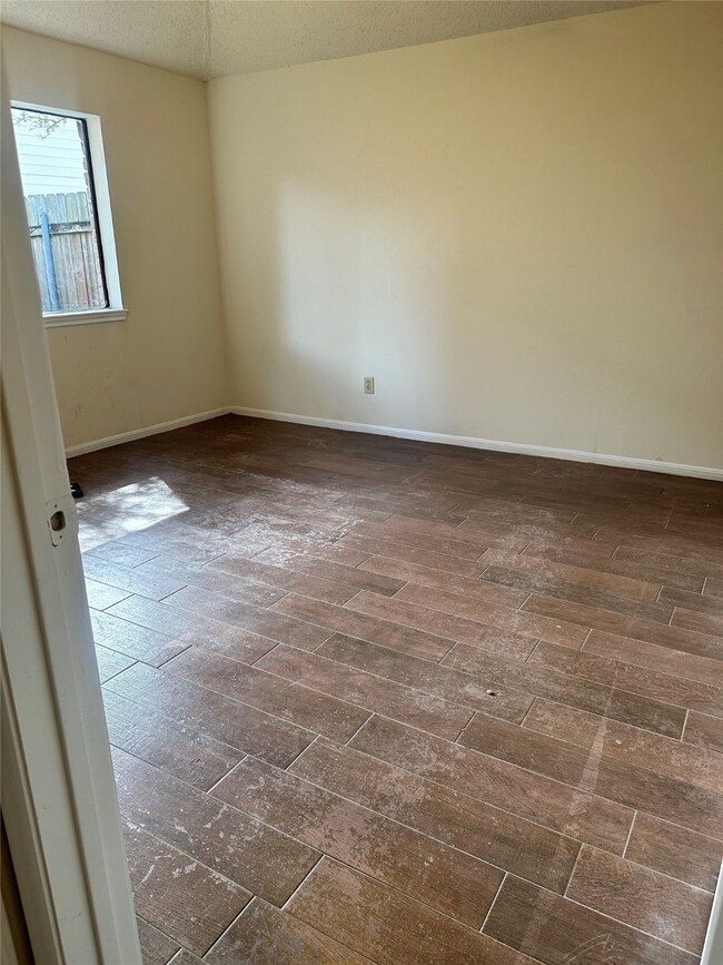 1527 Silver Bell Dr, Houston, TX 77038 - photo 5