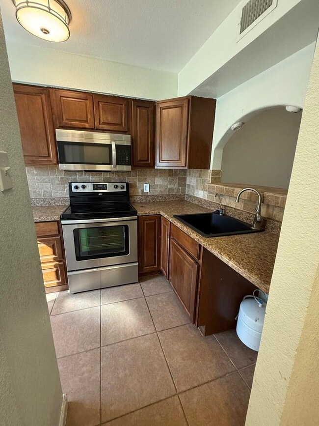 4700 Boulder Dr unit 103, Midland, TX 79707 - photo 3