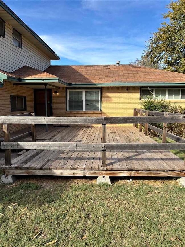 1305 NW Smith Ave, Lawton, OK 73507 - photo 2