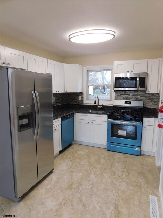 221 Sandpiper Dr, Egg Harbor Township, NJ 08234 - photo 4