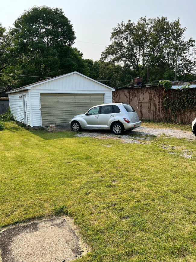 105 Blakely Ave, Terre Haute, IN 47803 - photo 7