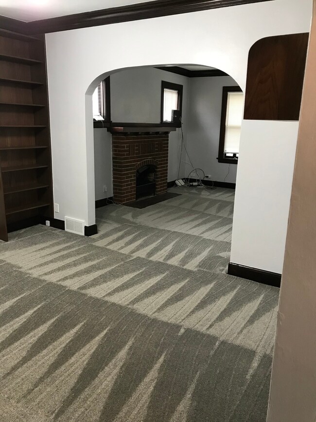 501 Lorraine Ave, Waukegan, IL 60085 - photo 3