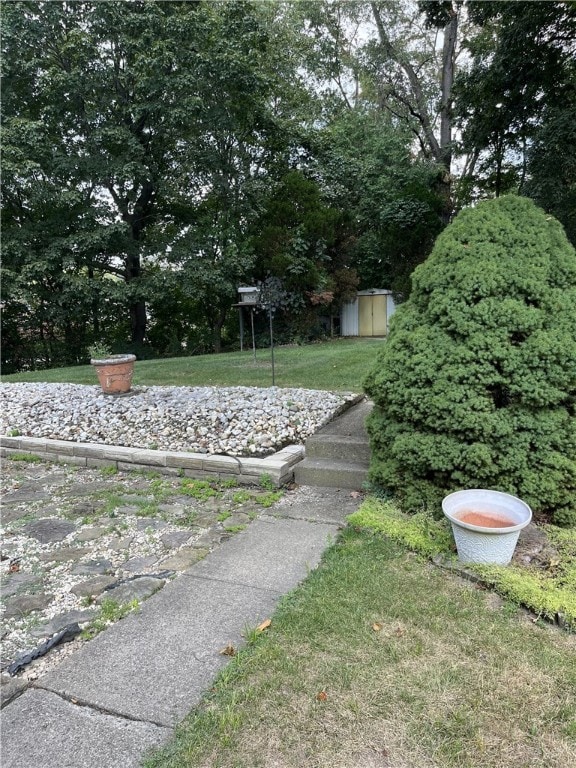 12509 Herold Dr, Irwin, PA 15642 - photo 2