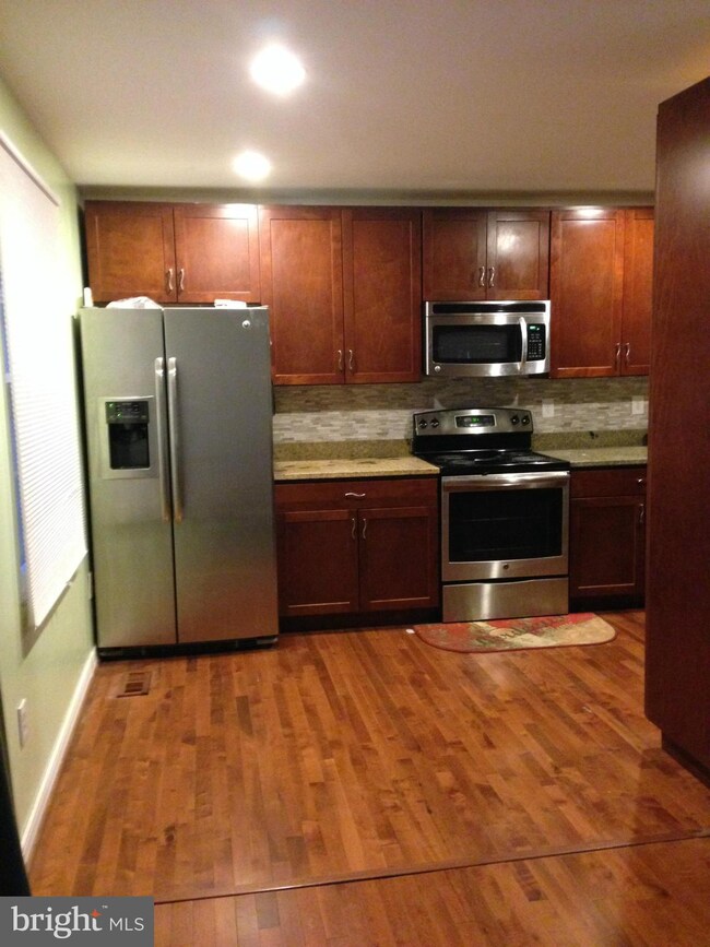 4215 Crosswood Dr, Burtonsville, MD 20866 - photo 2