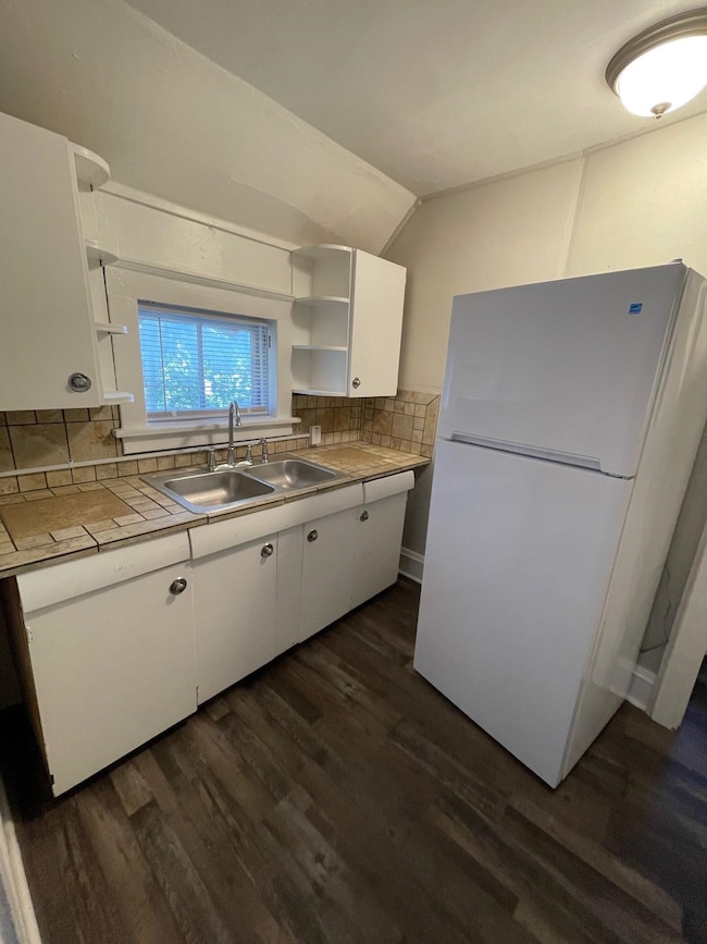 1014 Oak St, Beloit, WI 53511 - photo 3