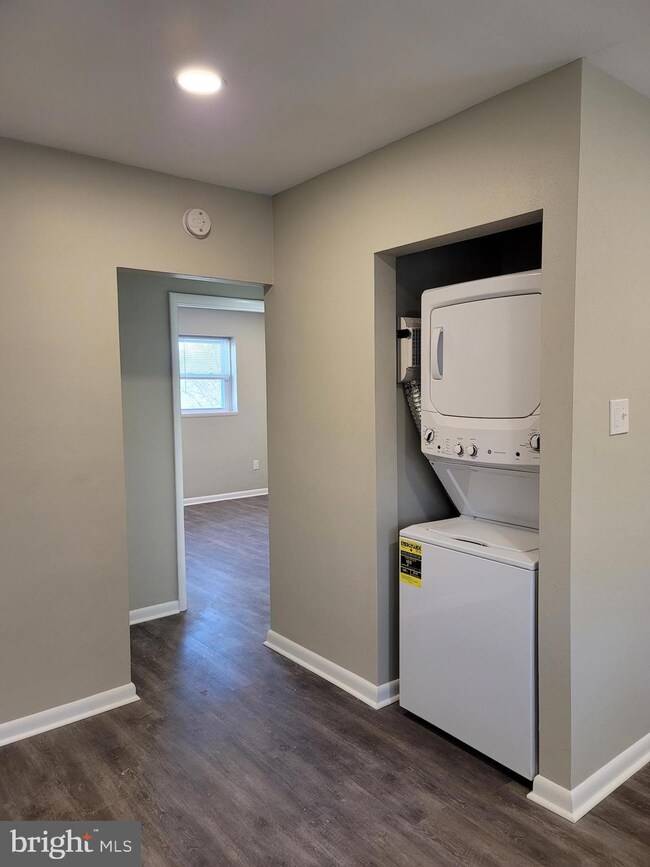 350 Main St unit 4, Schwenksville, PA 19473 - photo 5