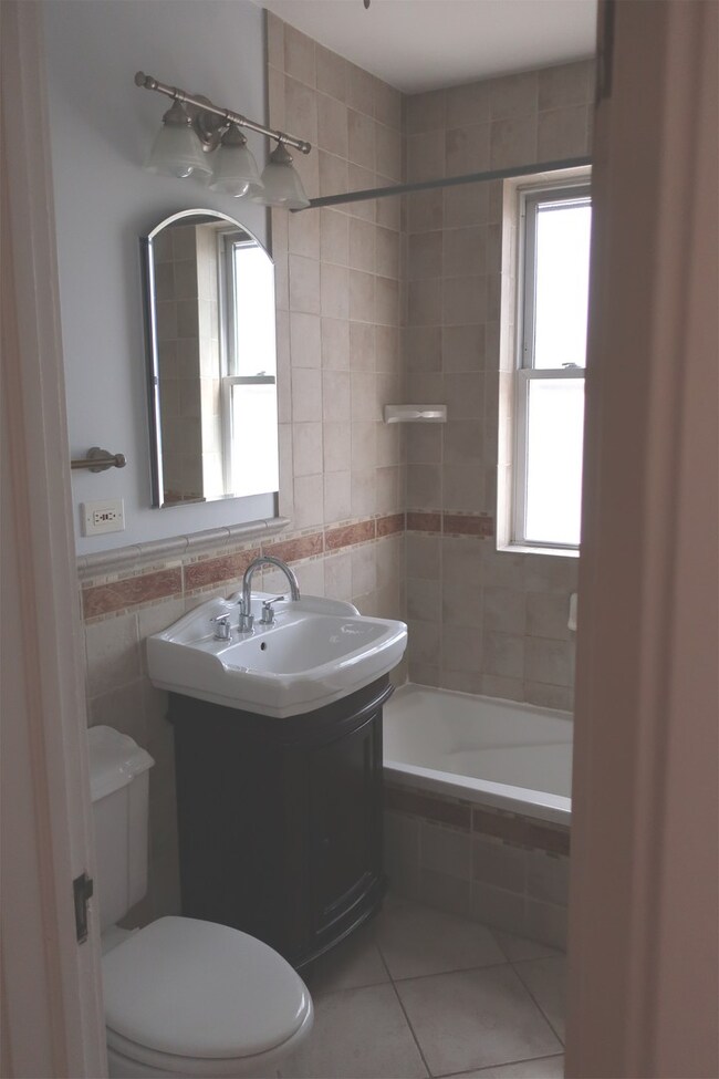 132 N Haven Rd unit 2W, Elmhurst, IL 60126 - photo 5