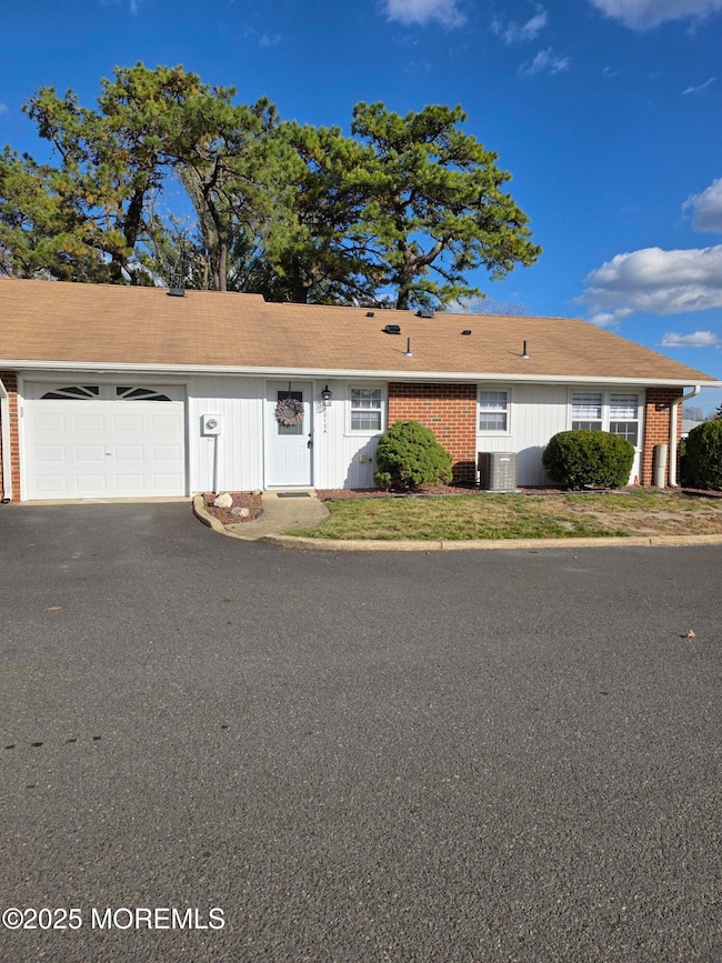 1015A Aberdeen Dr unit A, Lakewood, NJ 08701 - photo 2