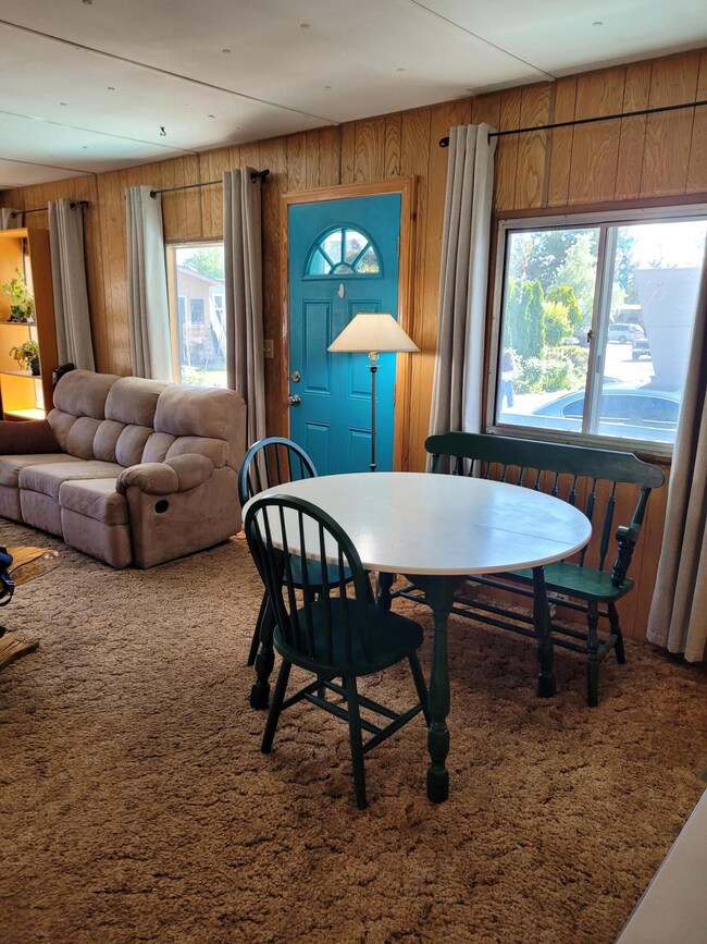 63930 N Highway 97 unit 17, Bend, OR 97701 - photo 4